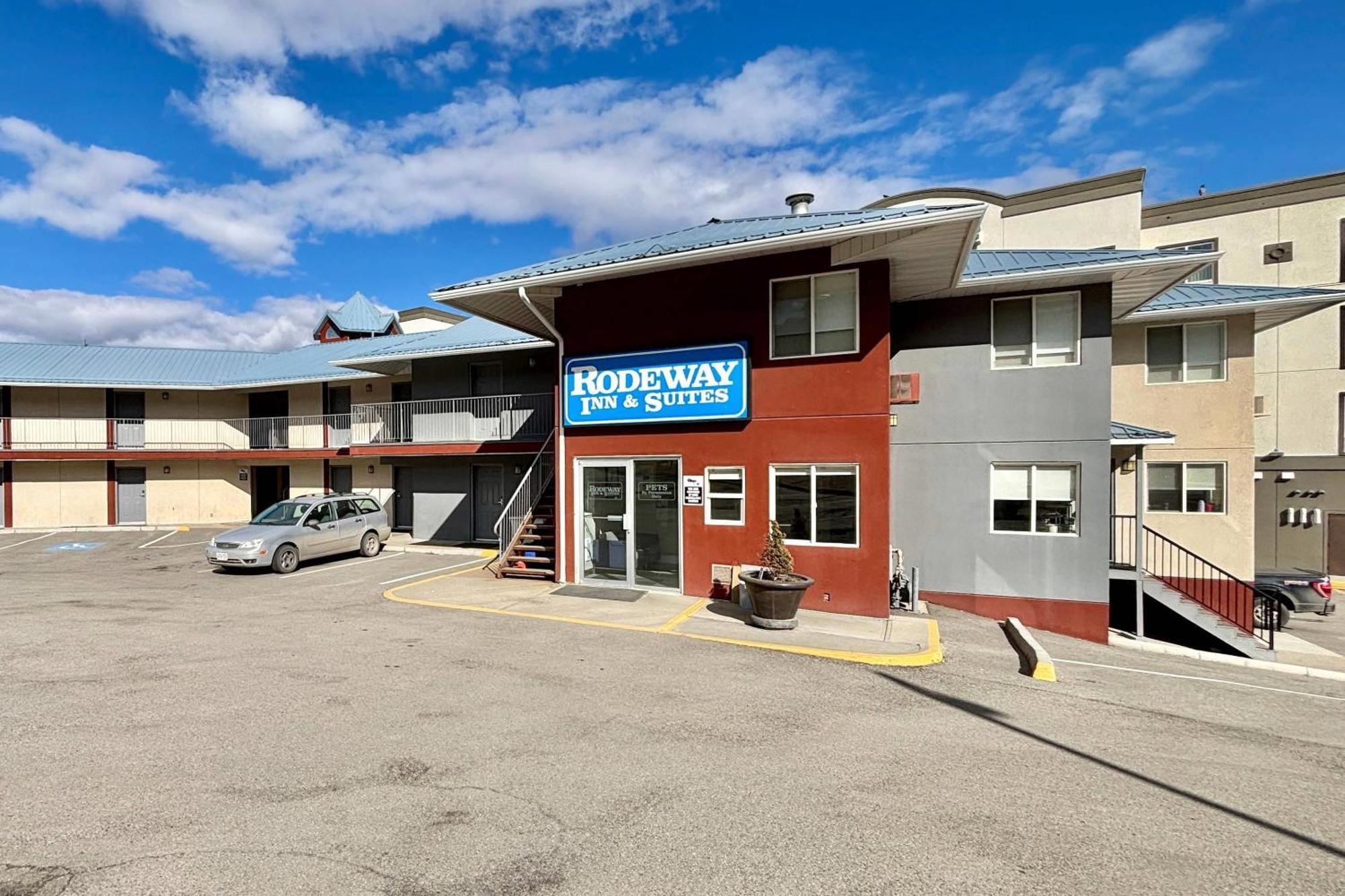 Rodeway Inn & Suites Kamloops Ngoại thất bức ảnh